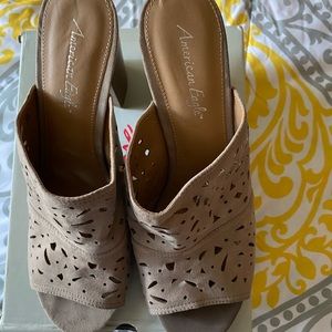 American Eagle sandals